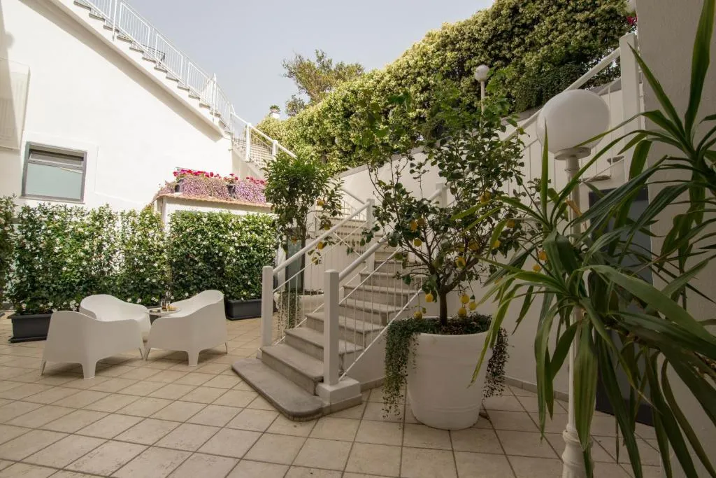 Lounge Patio
